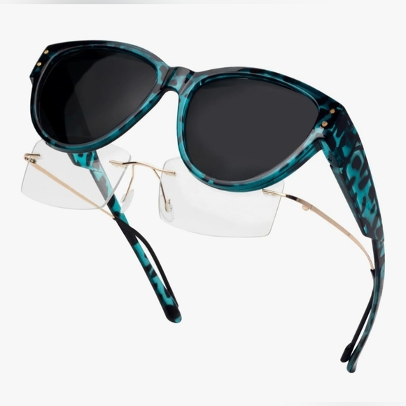 Stylish Blue Leopard Print Sunglasses - Picture 3 of 4